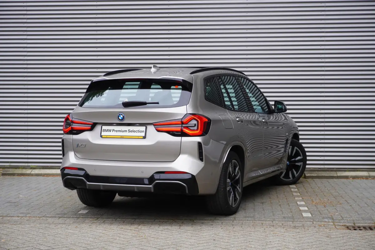 Driving Assistant Professional | Achteruitrijcamera | panoramadak | Alarmsysteem klasse 3 | Parking Pack
