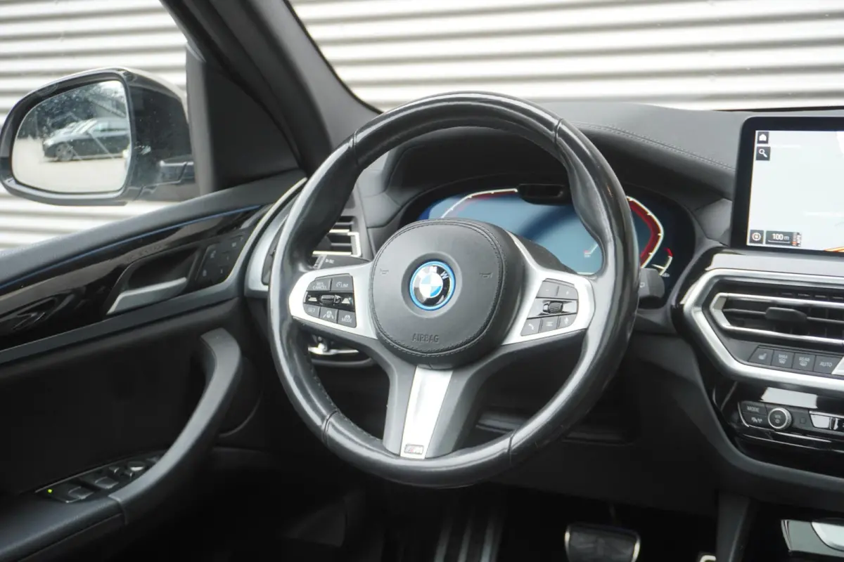 Driving Assistant Professional | Achteruitrijcamera | panoramadak | Alarmsysteem klasse 3 | Parking Pack