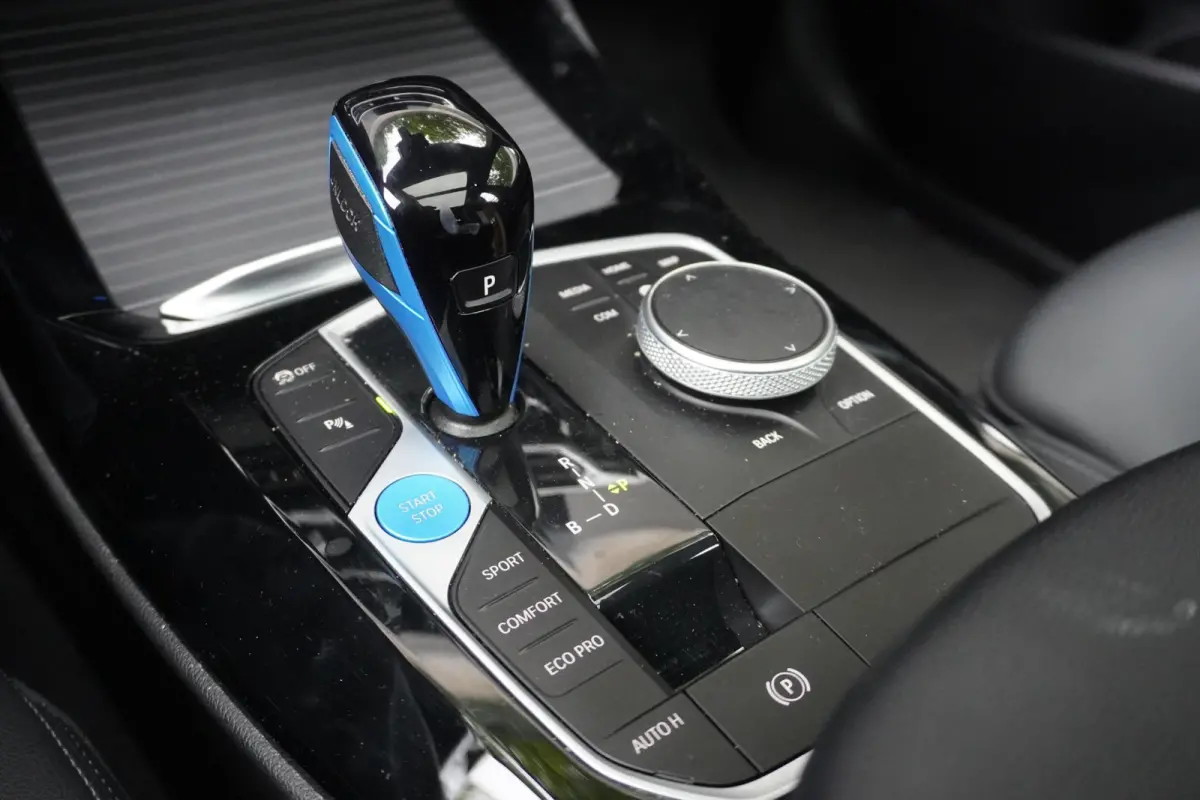 Driving Assistant Professional | Achteruitrijcamera | panoramadak | Alarmsysteem klasse 3 | Parking Pack