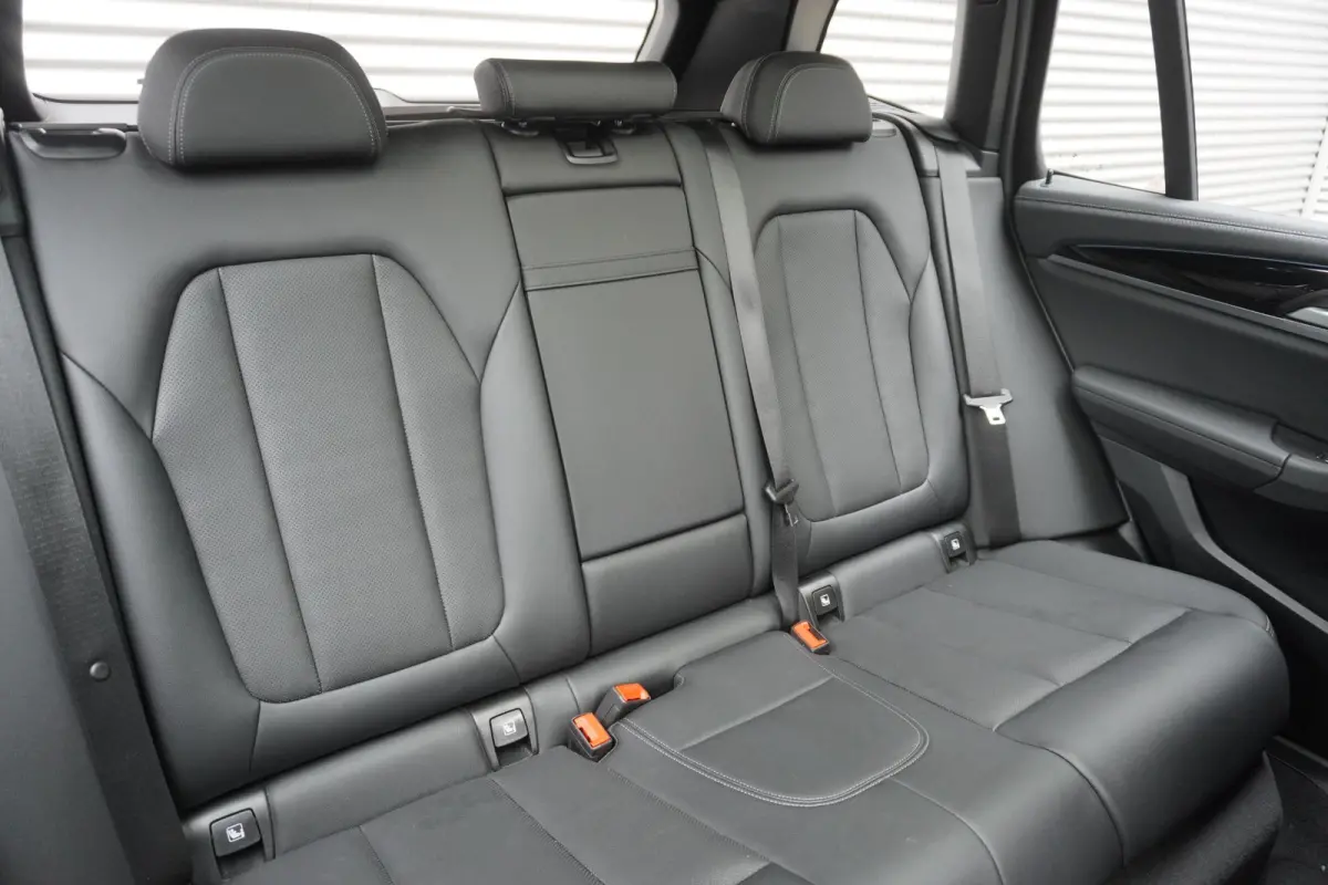 Driving Assistant Professional | Achteruitrijcamera | panoramadak | Alarmsysteem klasse 3 | Parking Pack