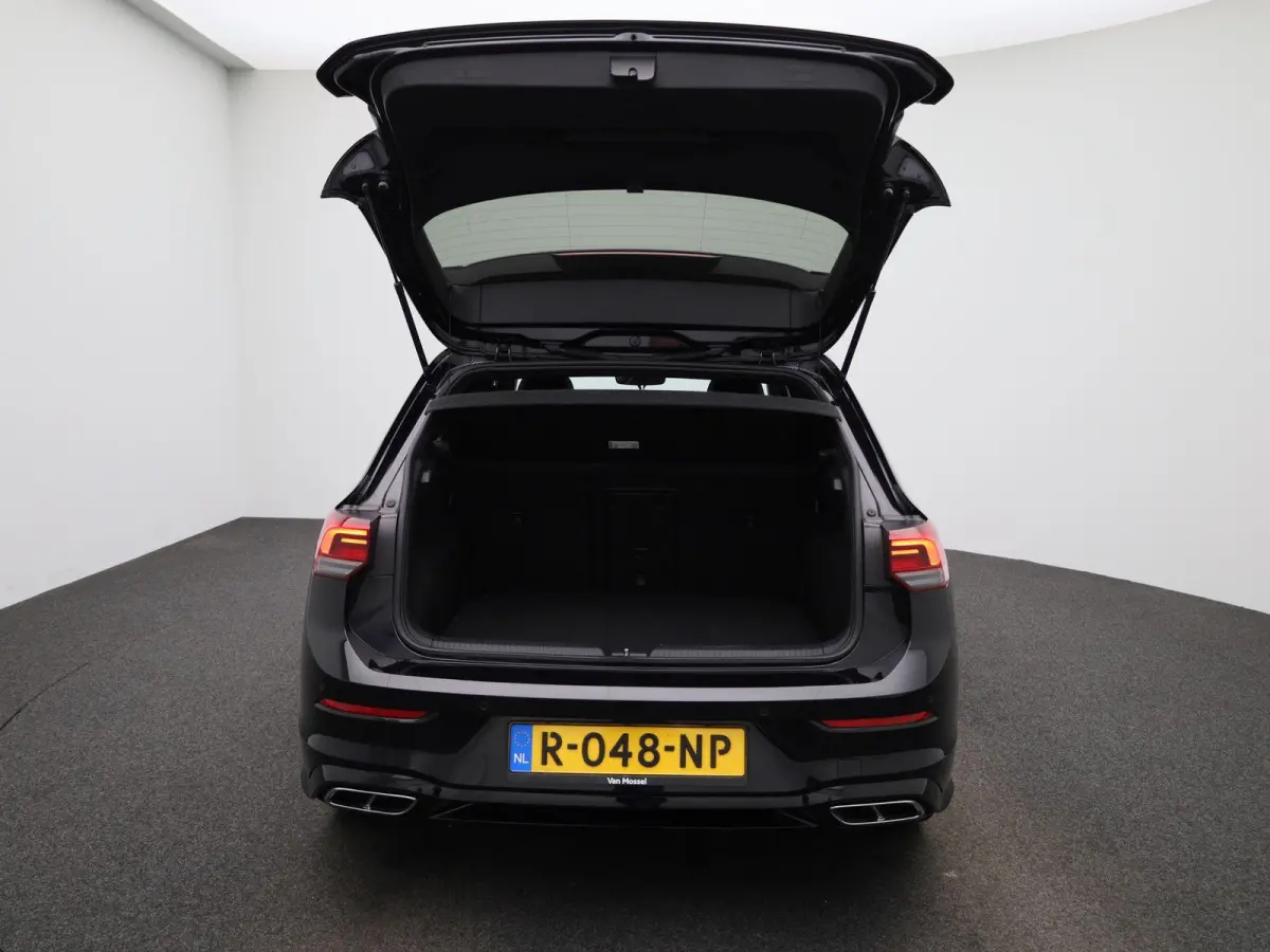 1.5 eTSI R-Line | IQ-LIGHT | PANORAMADAK | NAVIGATIE  | SFEERVERLICHTING | ADAPTIVE CRUISE CONTROL | PARKEERSENSOREN VOOR & ACHTER | GETINT GLAS |