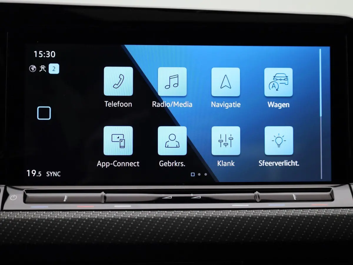 1.5 eTSI R-Line | IQ-LIGHT | PANORAMADAK | NAVIGATIE  | SFEERVERLICHTING | ADAPTIVE CRUISE CONTROL | PARKEERSENSOREN VOOR & ACHTER | GETINT GLAS |