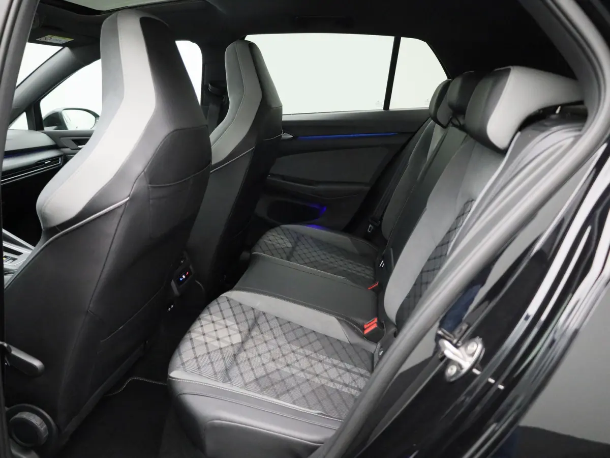1.5 eTSI R-Line | IQ-LIGHT | PANORAMADAK | NAVIGATIE  | SFEERVERLICHTING | ADAPTIVE CRUISE CONTROL | PARKEERSENSOREN VOOR & ACHTER | GETINT GLAS |