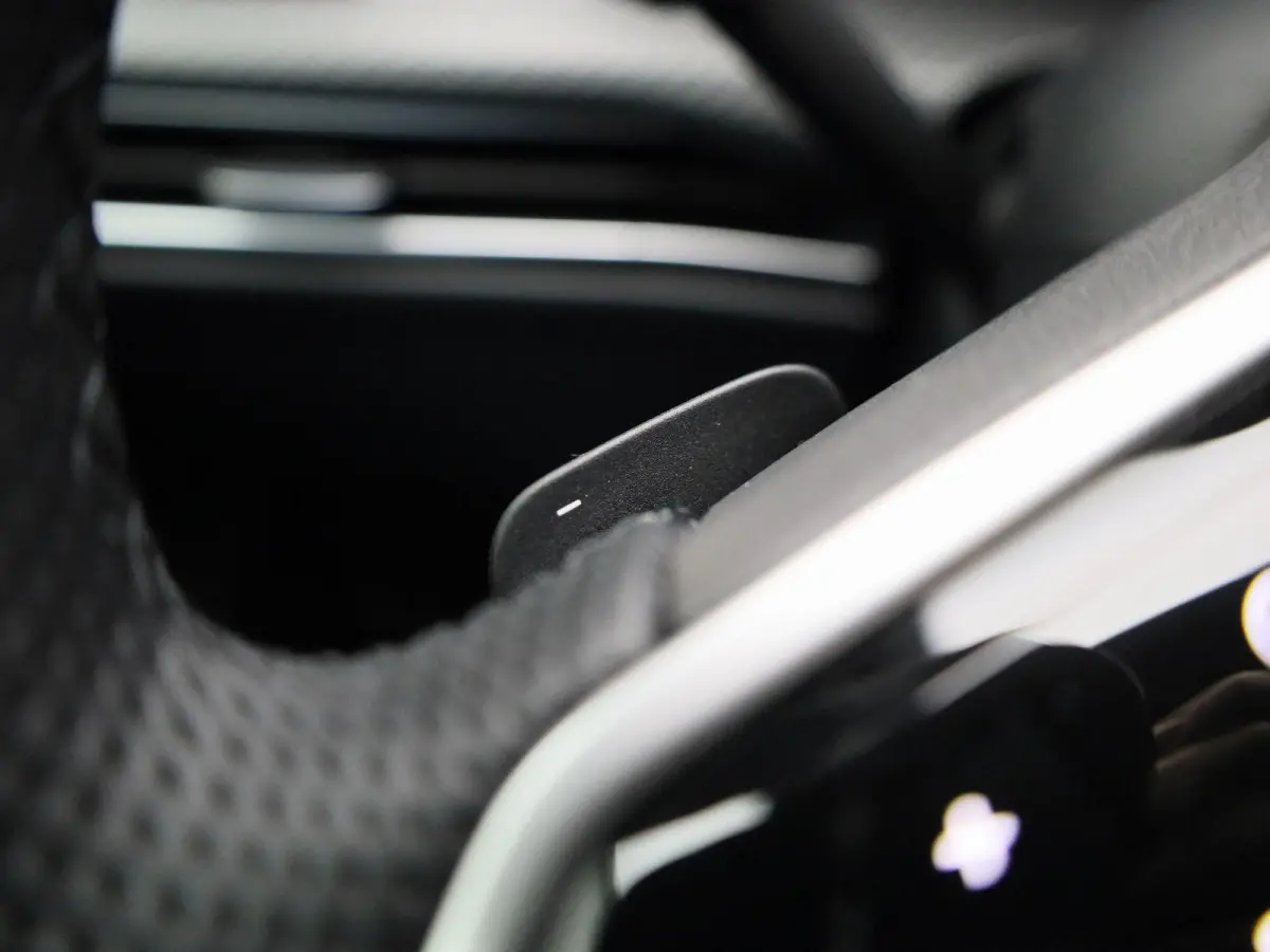 1.5 eTSI R-Line | IQ-LIGHT | PANORAMADAK | NAVIGATIE  | SFEERVERLICHTING | ADAPTIVE CRUISE CONTROL | PARKEERSENSOREN VOOR & ACHTER | GETINT GLAS |