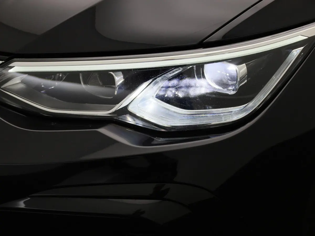 1.5 eTSI R-Line | IQ-LIGHT | PANORAMADAK | NAVIGATIE  | SFEERVERLICHTING | ADAPTIVE CRUISE CONTROL | PARKEERSENSOREN VOOR & ACHTER | GETINT GLAS |