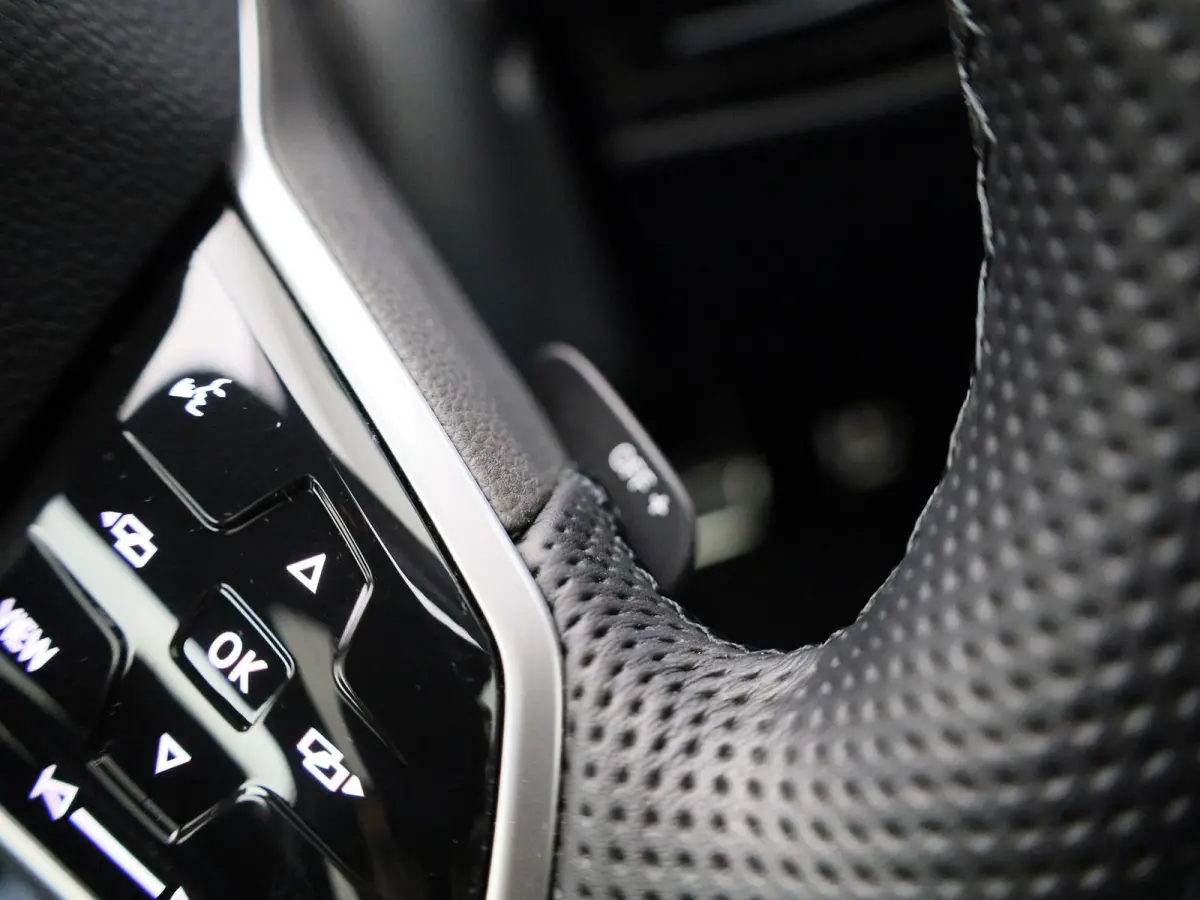 1.5 eTSI R-Line | IQ-LIGHT | PANORAMADAK | NAVIGATIE  | SFEERVERLICHTING | ADAPTIVE CRUISE CONTROL | PARKEERSENSOREN VOOR & ACHTER | GETINT GLAS |