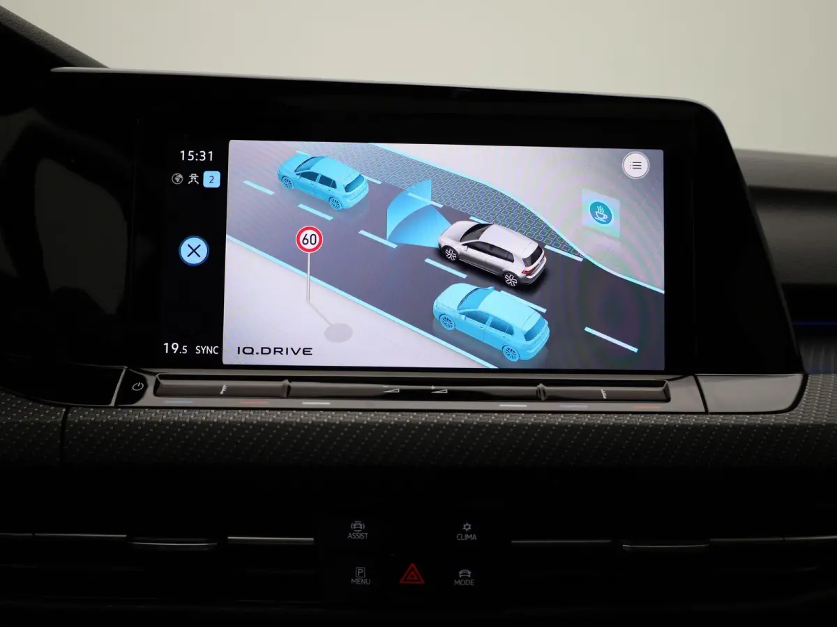 1.5 eTSI R-Line | IQ-LIGHT | PANORAMADAK | NAVIGATIE  | SFEERVERLICHTING | ADAPTIVE CRUISE CONTROL | PARKEERSENSOREN VOOR & ACHTER | GETINT GLAS |