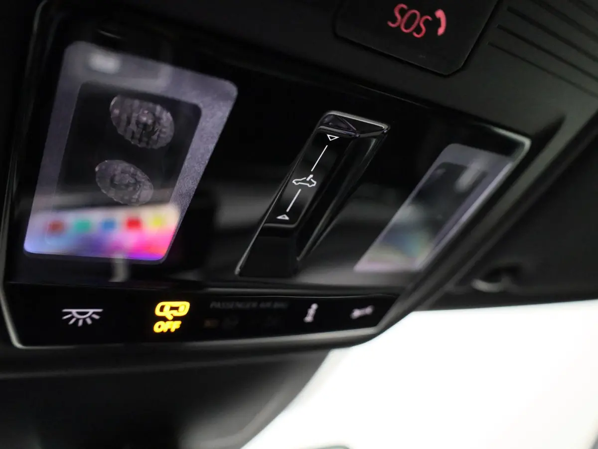 1.5 eTSI R-Line | IQ-LIGHT | PANORAMADAK | NAVIGATIE  | SFEERVERLICHTING | ADAPTIVE CRUISE CONTROL | PARKEERSENSOREN VOOR & ACHTER | GETINT GLAS |