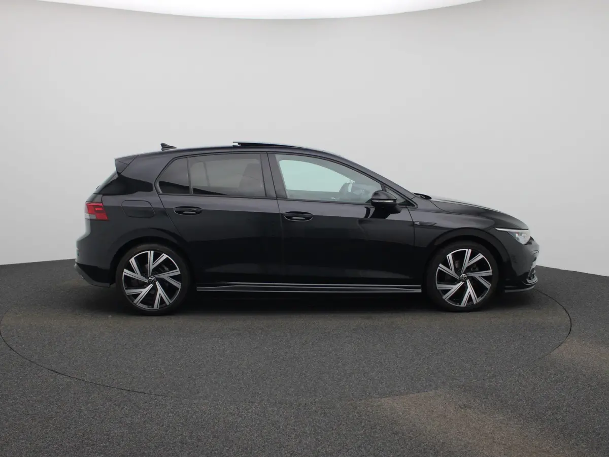 1.5 eTSI R-Line | IQ-LIGHT | PANORAMADAK | NAVIGATIE  | SFEERVERLICHTING | ADAPTIVE CRUISE CONTROL | PARKEERSENSOREN VOOR & ACHTER | GETINT GLAS |