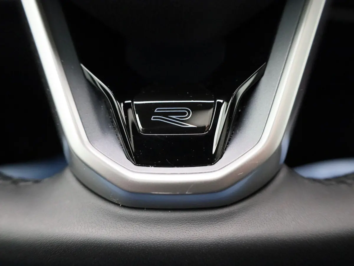 1.5 eTSI R-Line | IQ-LIGHT | PANORAMADAK | NAVIGATIE  | SFEERVERLICHTING | ADAPTIVE CRUISE CONTROL | PARKEERSENSOREN VOOR & ACHTER | GETINT GLAS |