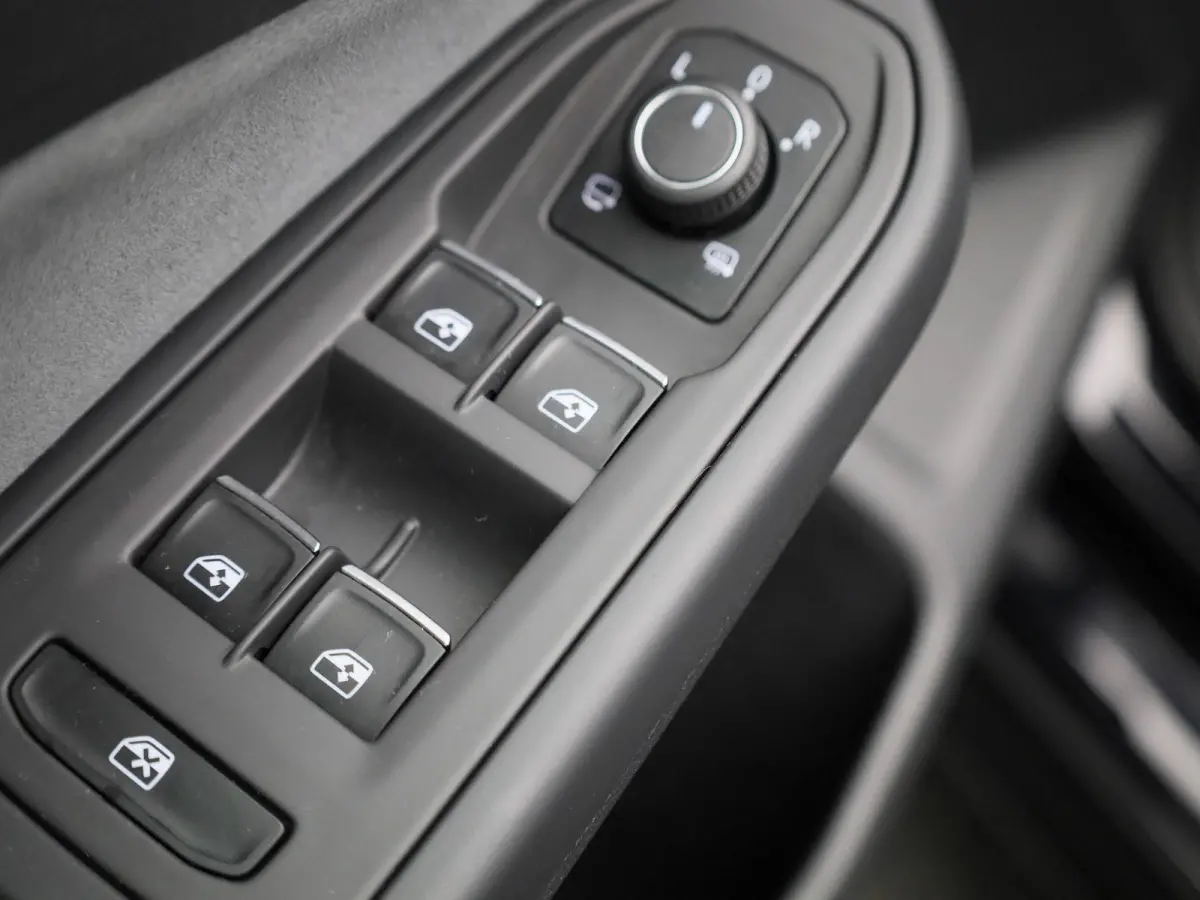 1.5 eTSI R-Line | IQ-LIGHT | PANORAMADAK | NAVIGATIE  | SFEERVERLICHTING | ADAPTIVE CRUISE CONTROL | PARKEERSENSOREN VOOR & ACHTER | GETINT GLAS |