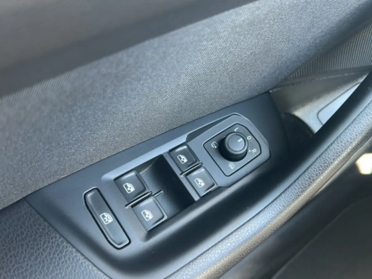 2.0 TDI BUSINESS CAMERA/DIG-DASH/IQ/ACC/STOELVERW/NAVI/CARPLAY