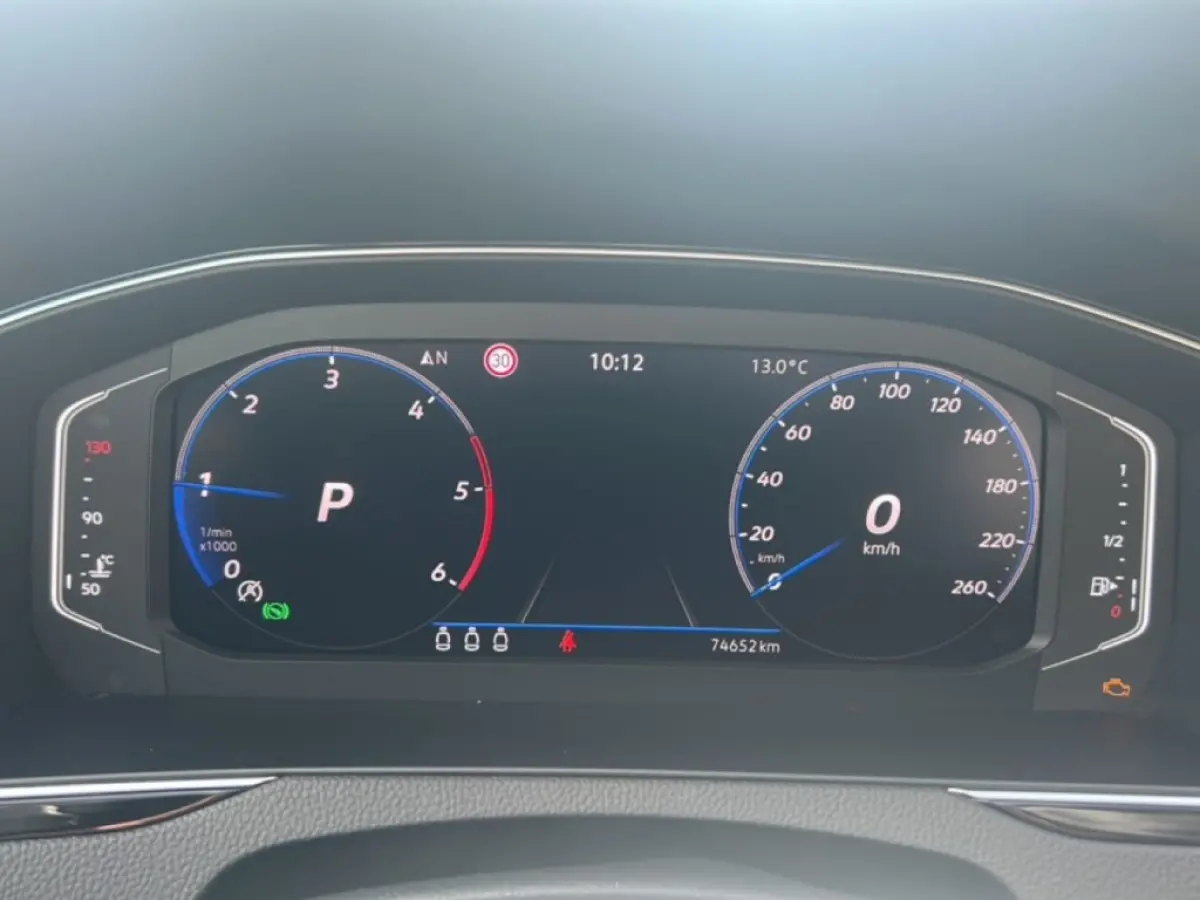 2.0 TDI BUSINESS CAMERA/DIG-DASH/IQ/ACC/STOELVERW/NAVI/CARPLAY