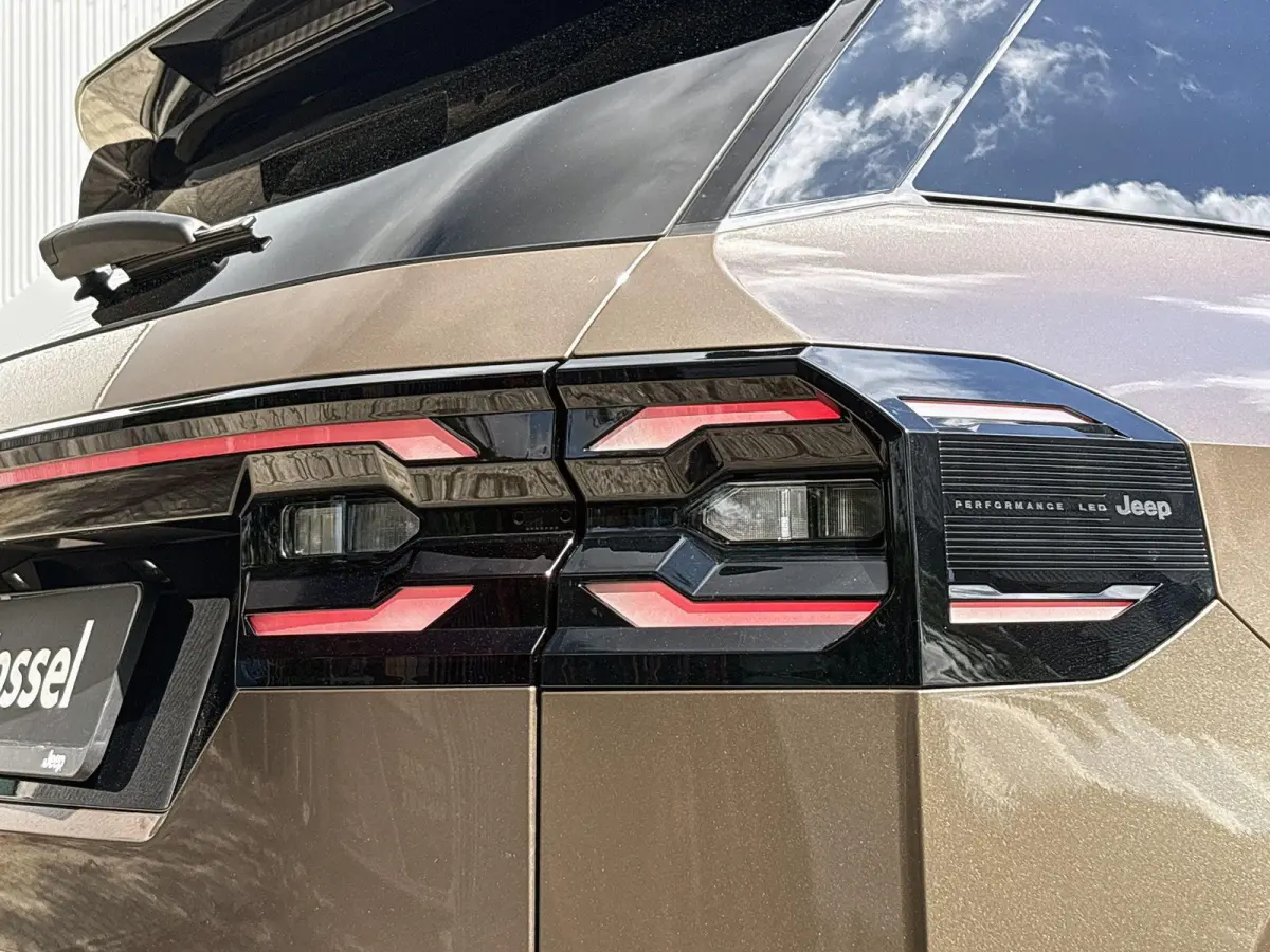 1.2 e-Hybrid First Edition | Premium pack | Convience pack | Electrisch Schuifdak | Camera | Parkeersensoren | LMV 18'|