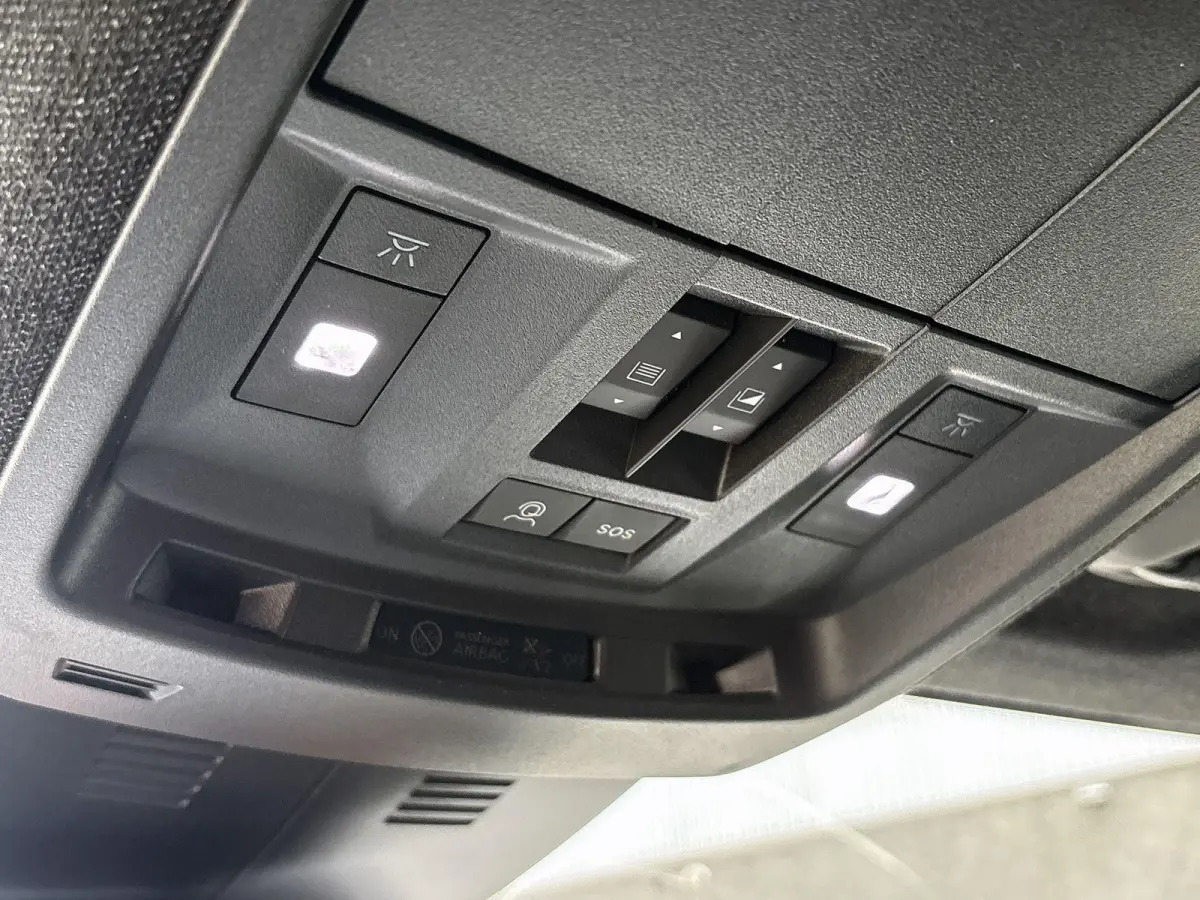 1.2 e-Hybrid First Edition | Premium pack | Convience pack | Electrisch Schuifdak | Camera | Parkeersensoren | LMV 18'|