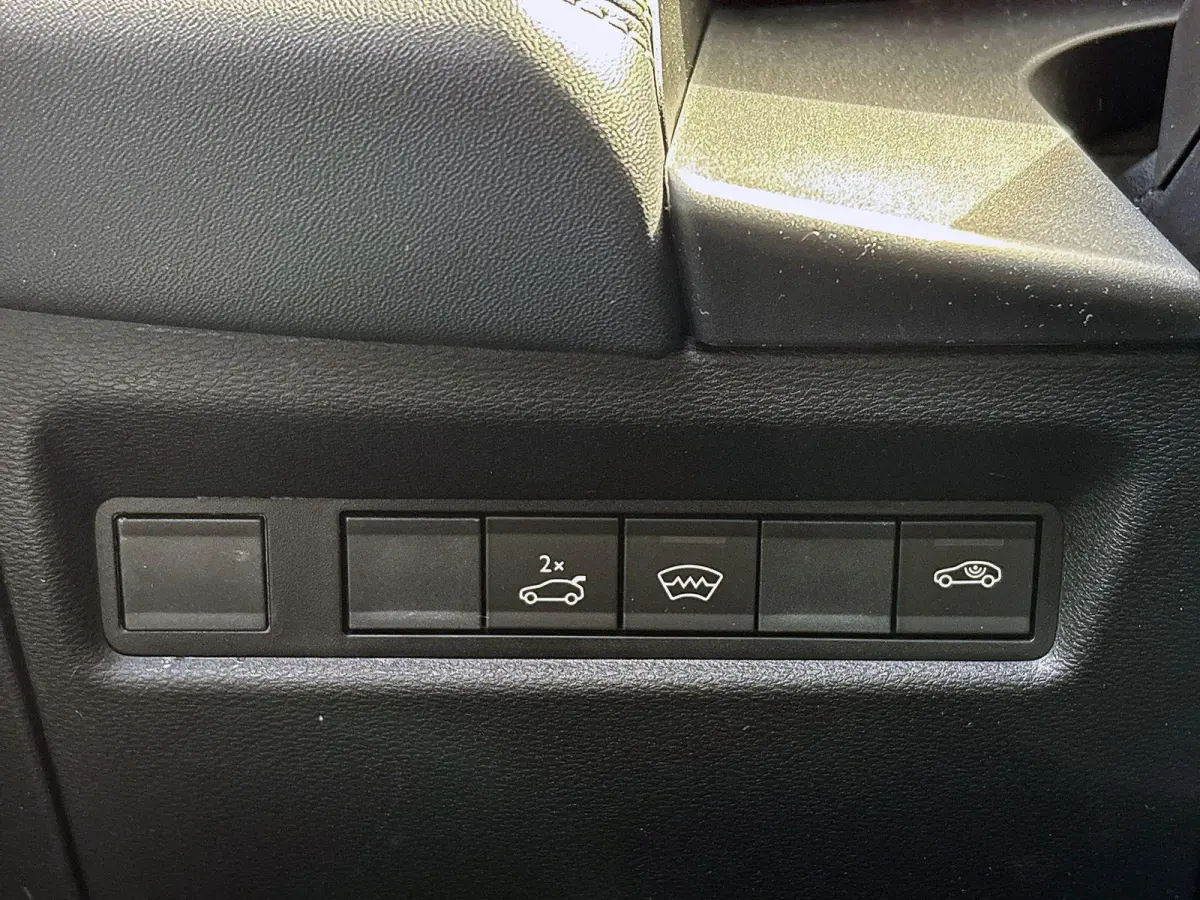 1.2 e-Hybrid First Edition | Premium pack | Convience pack | Electrisch Schuifdak | Camera | Parkeersensoren | LMV 18'|