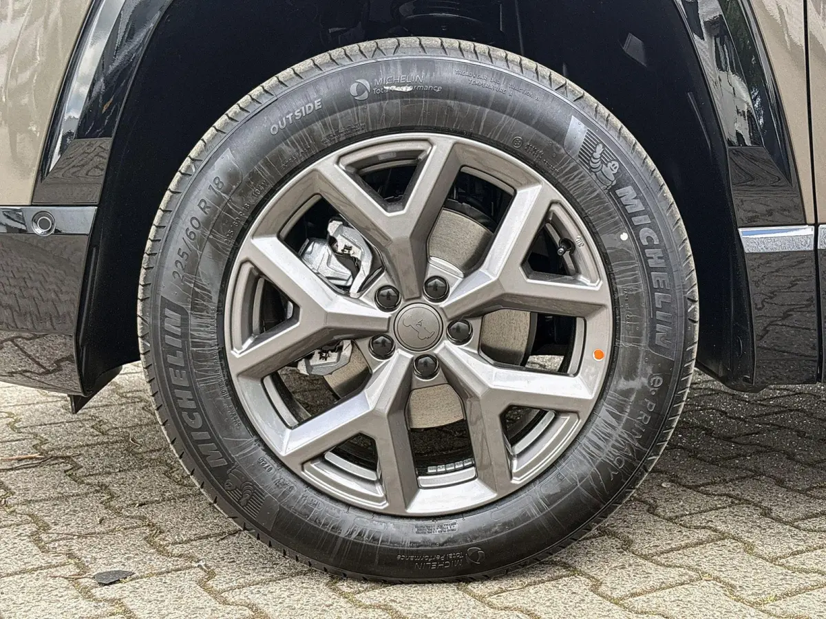 1.2 e-Hybrid First Edition | Premium pack | Convience pack | Electrisch Schuifdak | Camera | Parkeersensoren | LMV 18'|