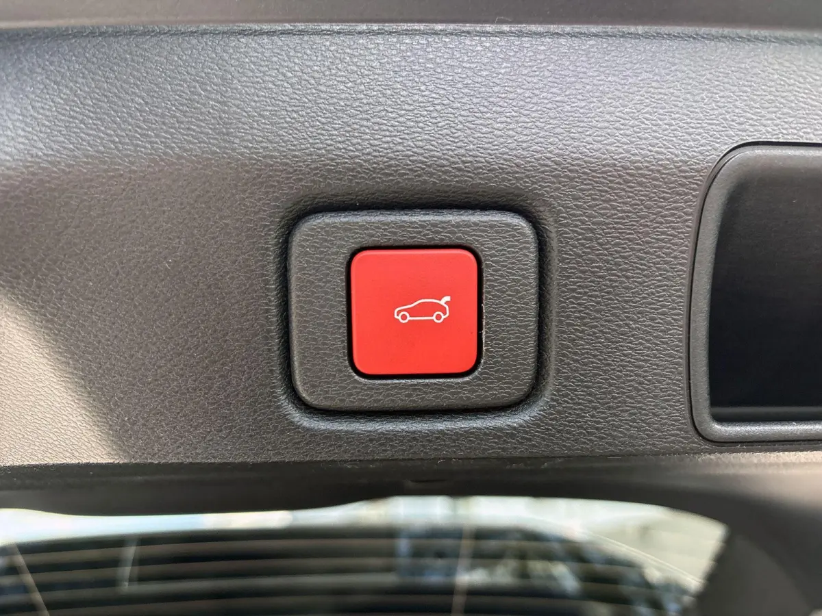 1.2 e-Hybrid First Edition | Premium pack | Convience pack | Electrisch Schuifdak | Camera | Parkeersensoren | LMV 18'|