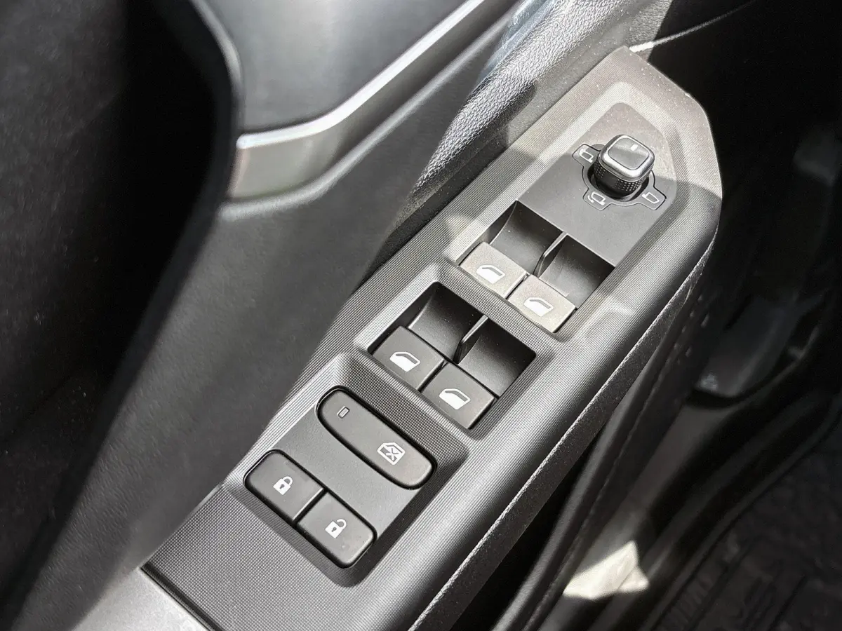 1.2 e-Hybrid First Edition | Premium pack | Convience pack | Electrisch Schuifdak | Camera | Parkeersensoren | LMV 18'|