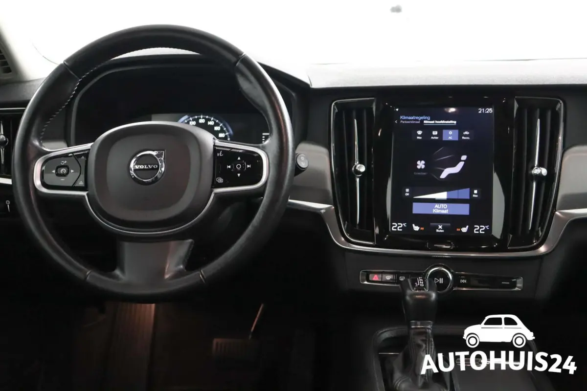 2.0 T4 Momentum KEYLESS|TREKHAAK|PILOT|LED|LEDER