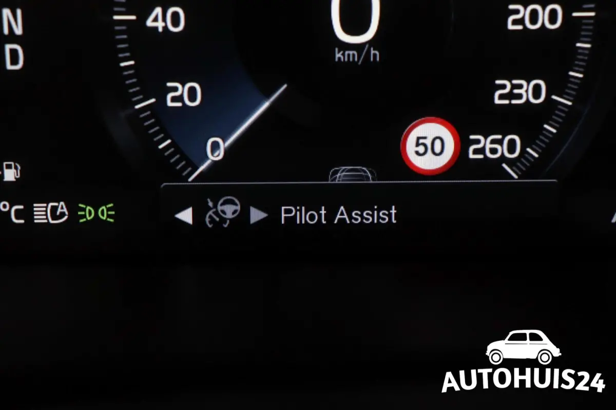 2.0 T4 Momentum KEYLESS|TREKHAAK|PILOT|LED|LEDER