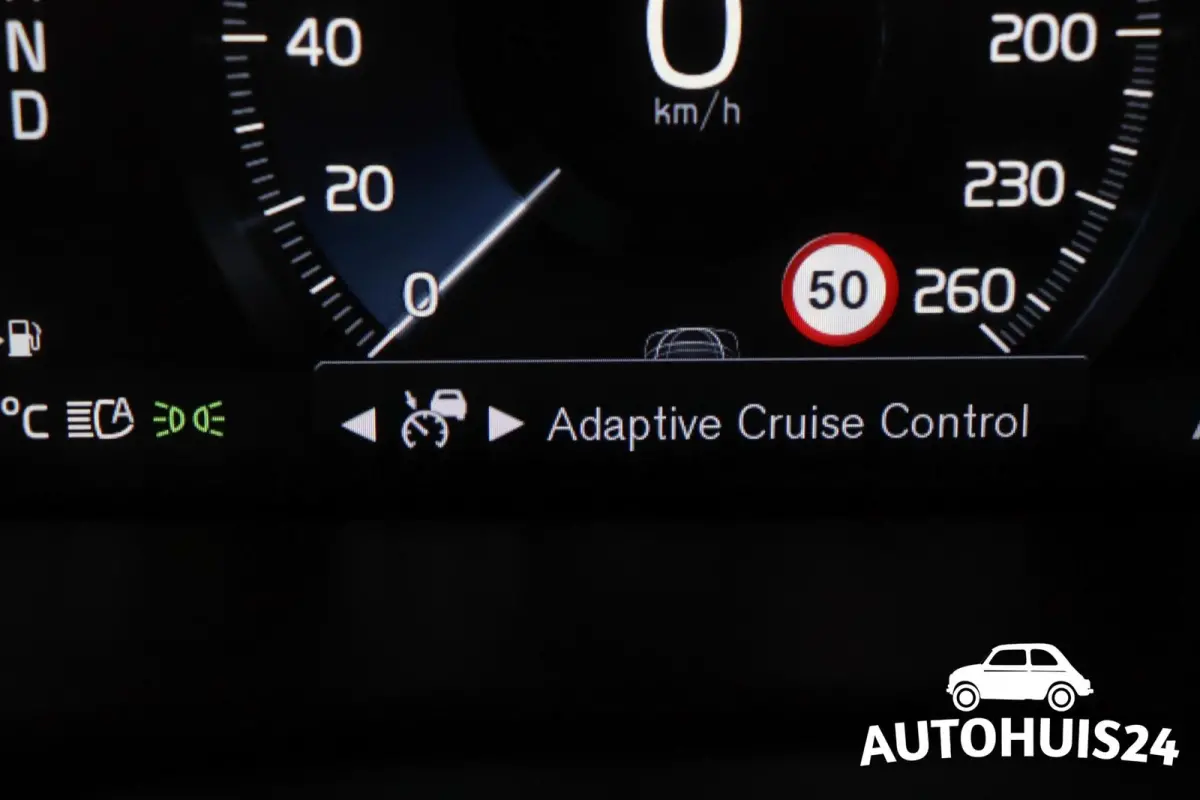 2.0 T4 Momentum KEYLESS|TREKHAAK|PILOT|LED|LEDER