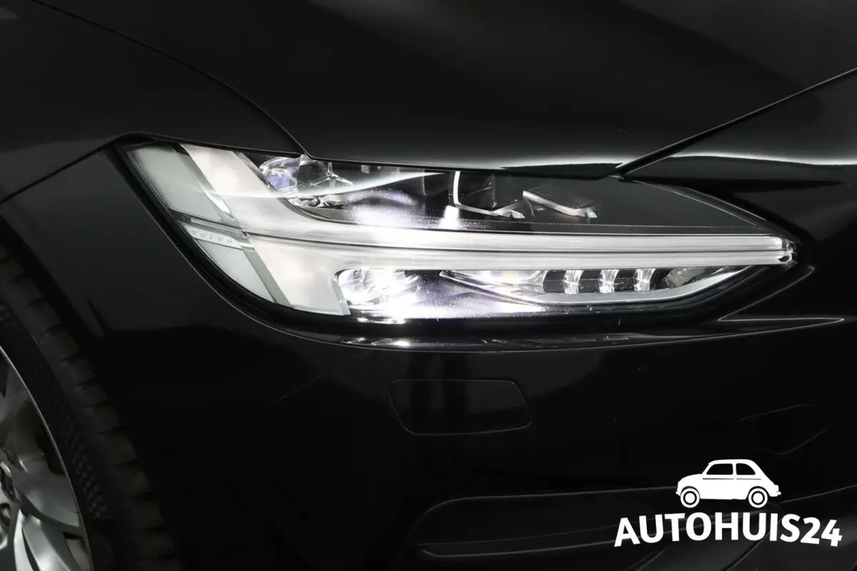 2.0 T4 Momentum KEYLESS|TREKHAAK|PILOT|LED|LEDER