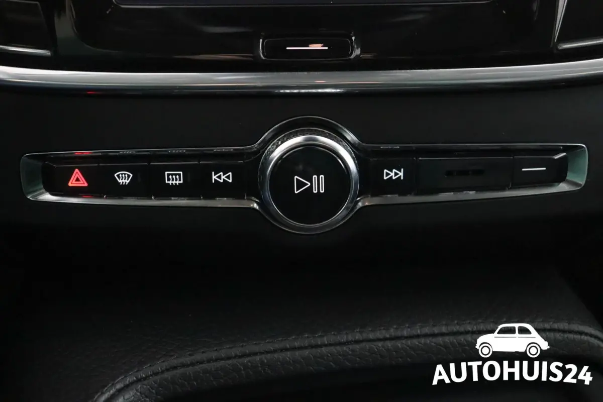 2.0 T4 Momentum KEYLESS|TREKHAAK|PILOT|LED|LEDER