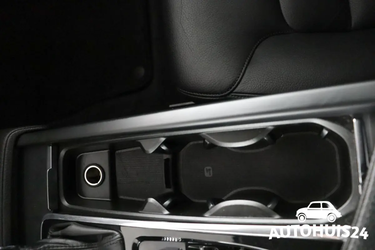 2.0 T4 Momentum KEYLESS|TREKHAAK|PILOT|LED|LEDER