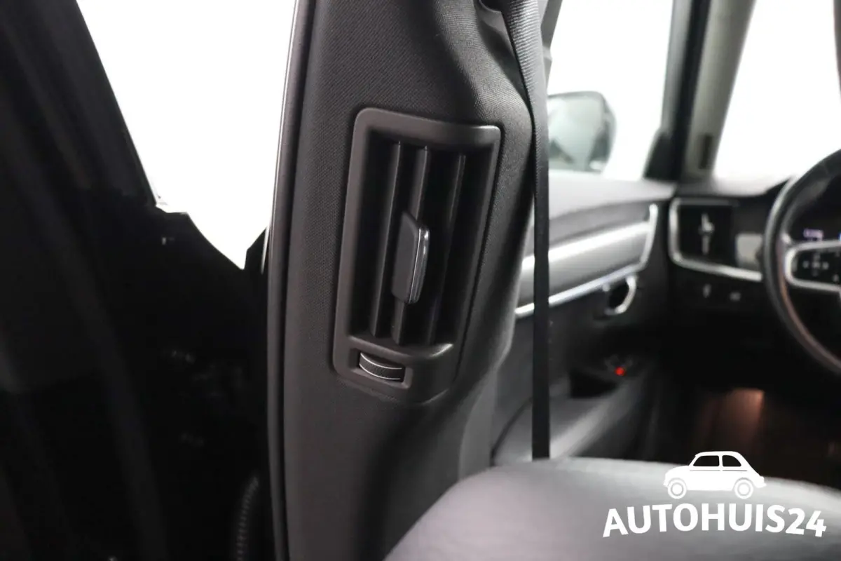 2.0 T4 Momentum KEYLESS|TREKHAAK|PILOT|LED|LEDER