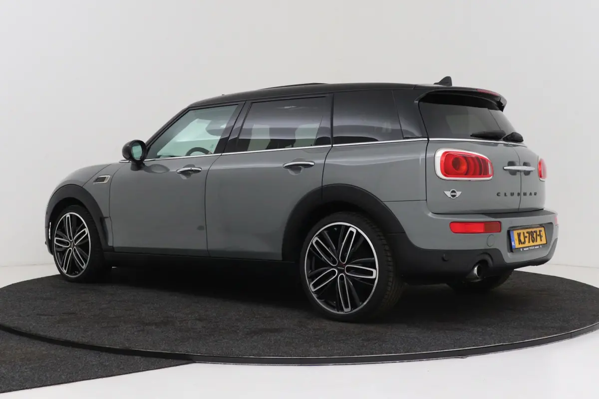 Mini 1.5 Cooper | Panoramadak | Org NL | Leer | Sportstoelen | Head-Up | Stoelverwarming | Navi | PDC | Harman/Kardon