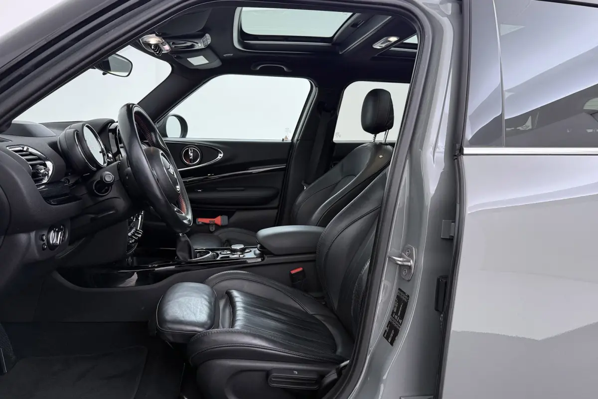 Mini 1.5 Cooper | Panoramadak | Org NL | Leer | Sportstoelen | Head-Up | Stoelverwarming | Navi | PDC | Harman/Kardon
