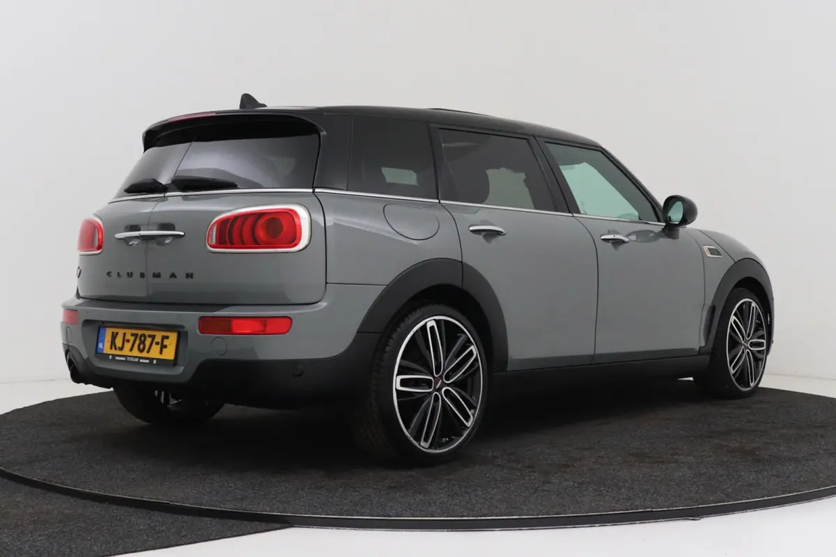 Mini 1.5 Cooper | Panoramadak | Org NL | Leer | Sportstoelen | Head-Up | Stoelverwarming | Navi | PDC | Harman/Kardon