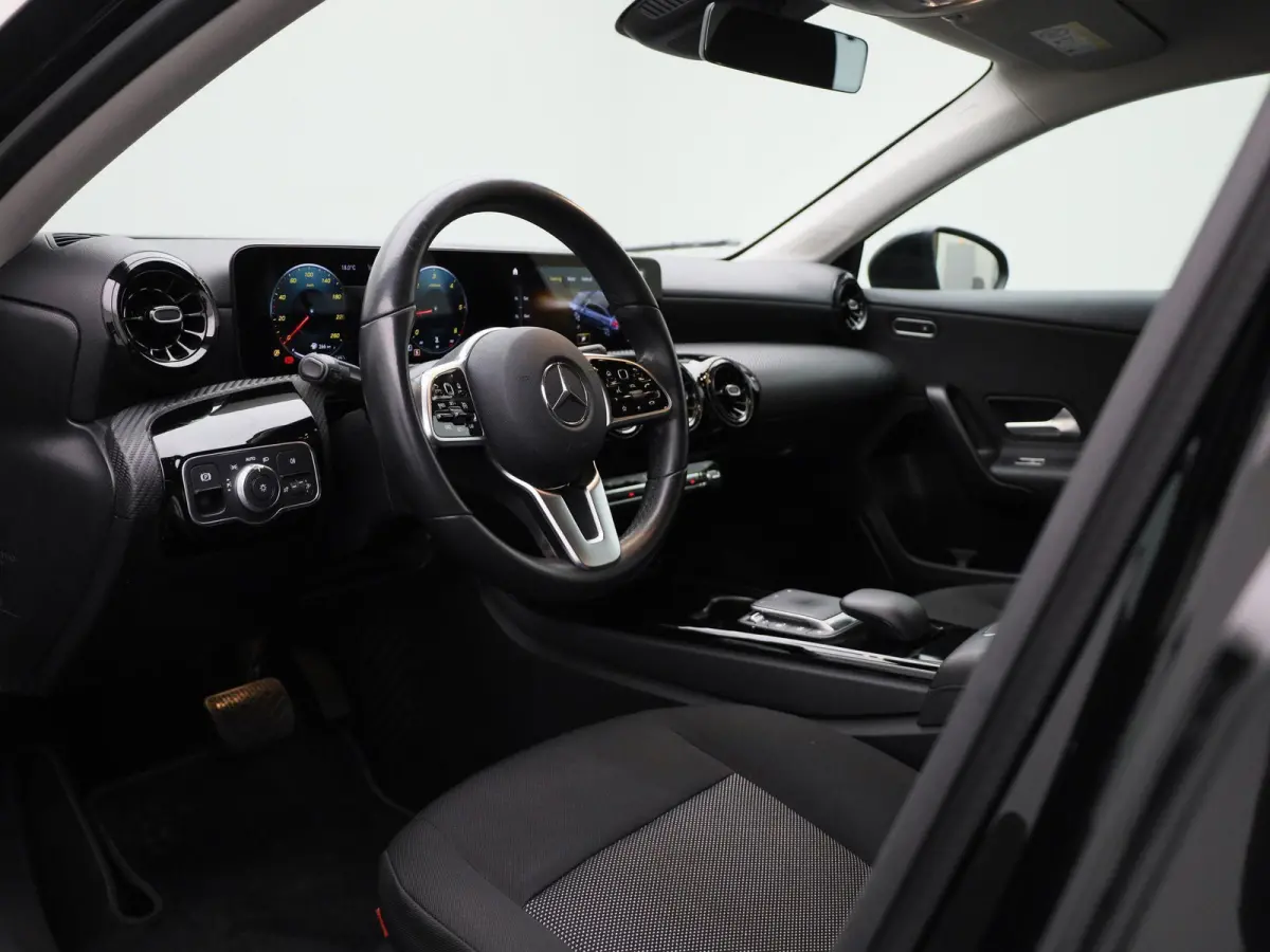 200 d SEDAN | AUTOMAAT | NAVIGATIE | CLIMATE CONTROL | CAMERA