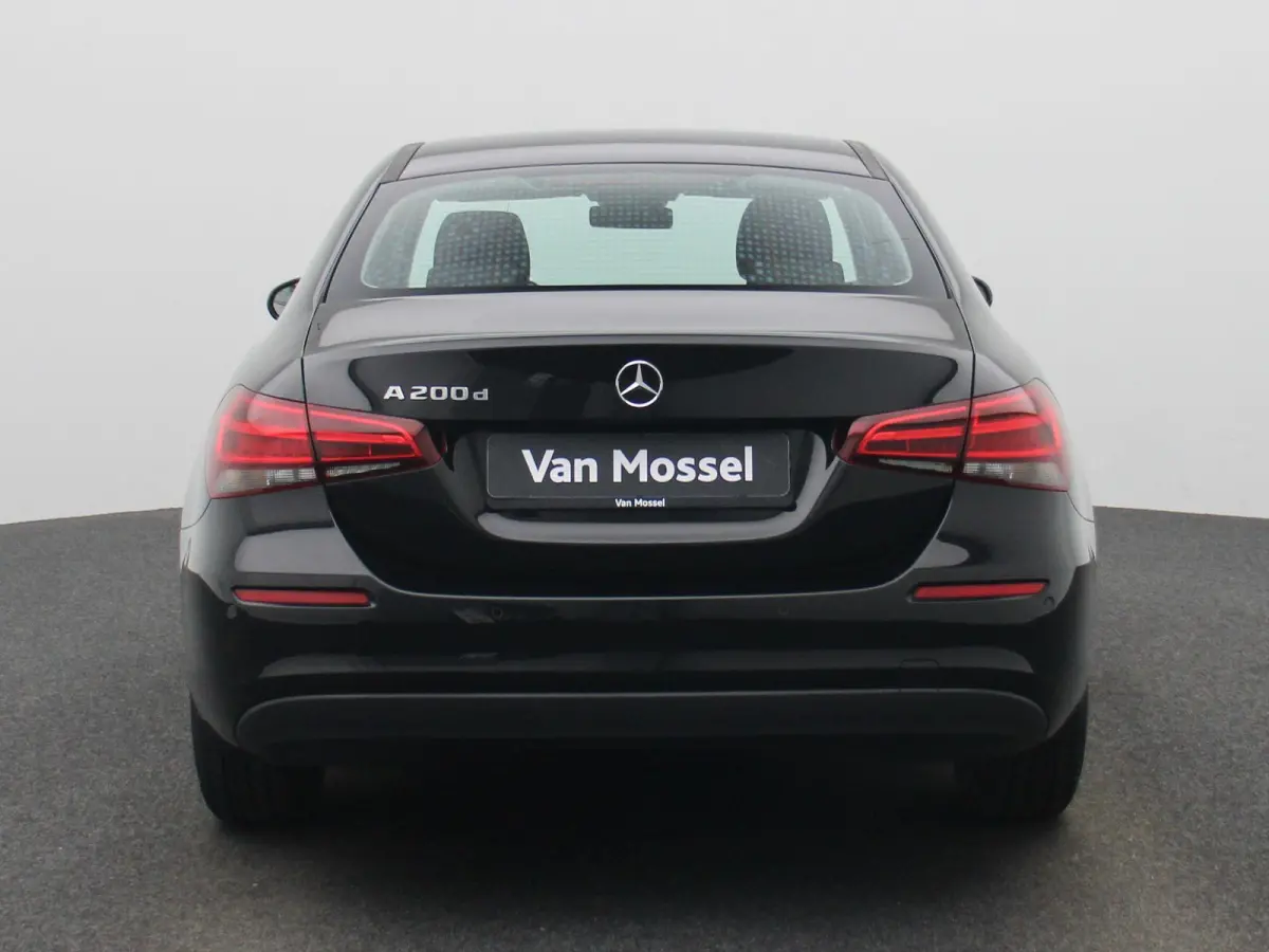 200 d SEDAN | AUTOMAAT | NAVIGATIE | CLIMATE CONTROL | CAMERA