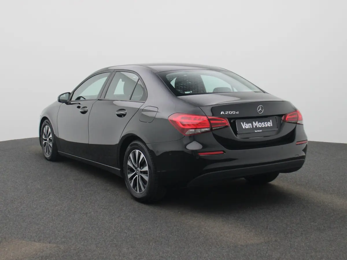 200 d SEDAN | AUTOMAAT | NAVIGATIE | CLIMATE CONTROL | CAMERA