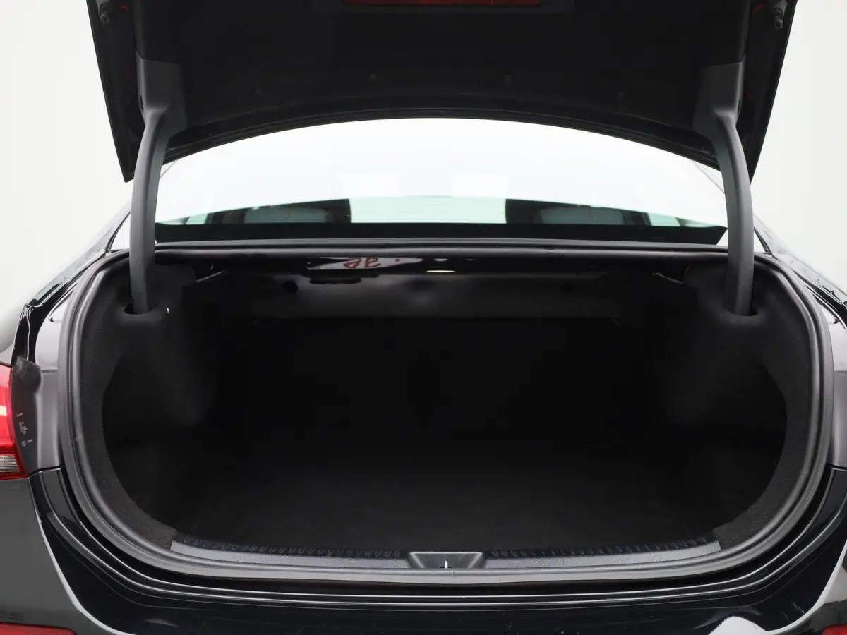 200 d SEDAN | AUTOMAAT | NAVIGATIE | CLIMATE CONTROL | CAMERA