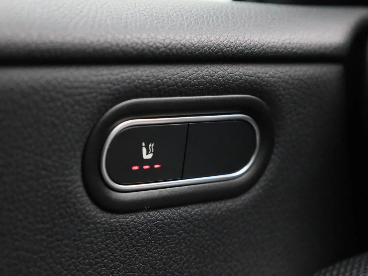 200 d SEDAN | AUTOMAAT | NAVIGATIE | CLIMATE CONTROL | CAMERA