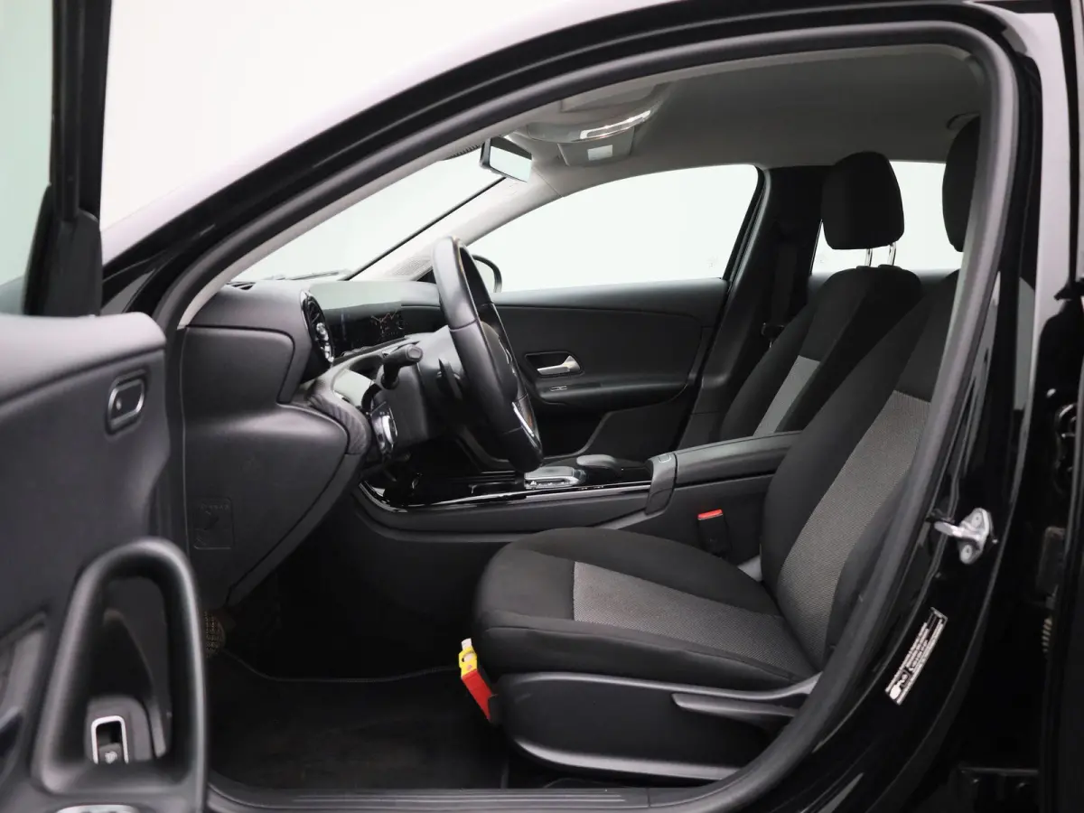 200 d SEDAN | AUTOMAAT | NAVIGATIE | CLIMATE CONTROL | CAMERA