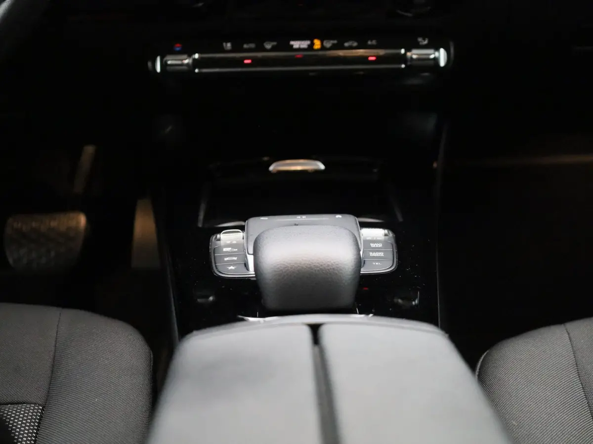 200 d SEDAN | AUTOMAAT | NAVIGATIE | CLIMATE CONTROL | CAMERA