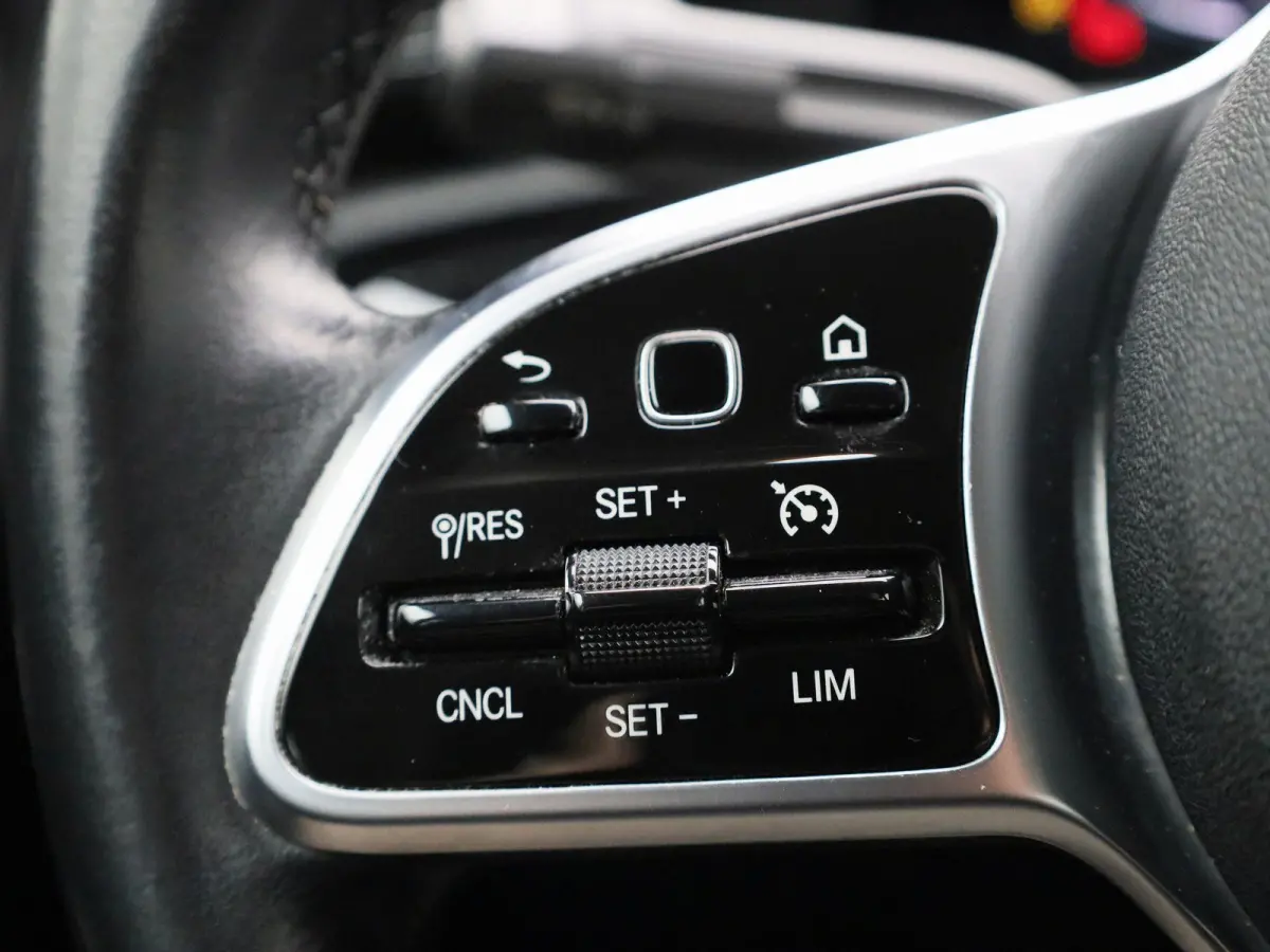 200 d SEDAN | AUTOMAAT | NAVIGATIE | CLIMATE CONTROL | CAMERA