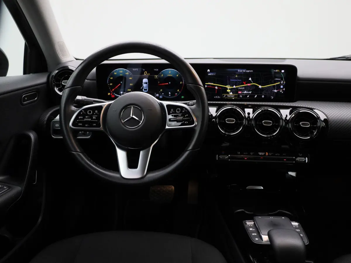 200 d SEDAN | AUTOMAAT | NAVIGATIE | CLIMATE CONTROL | CAMERA