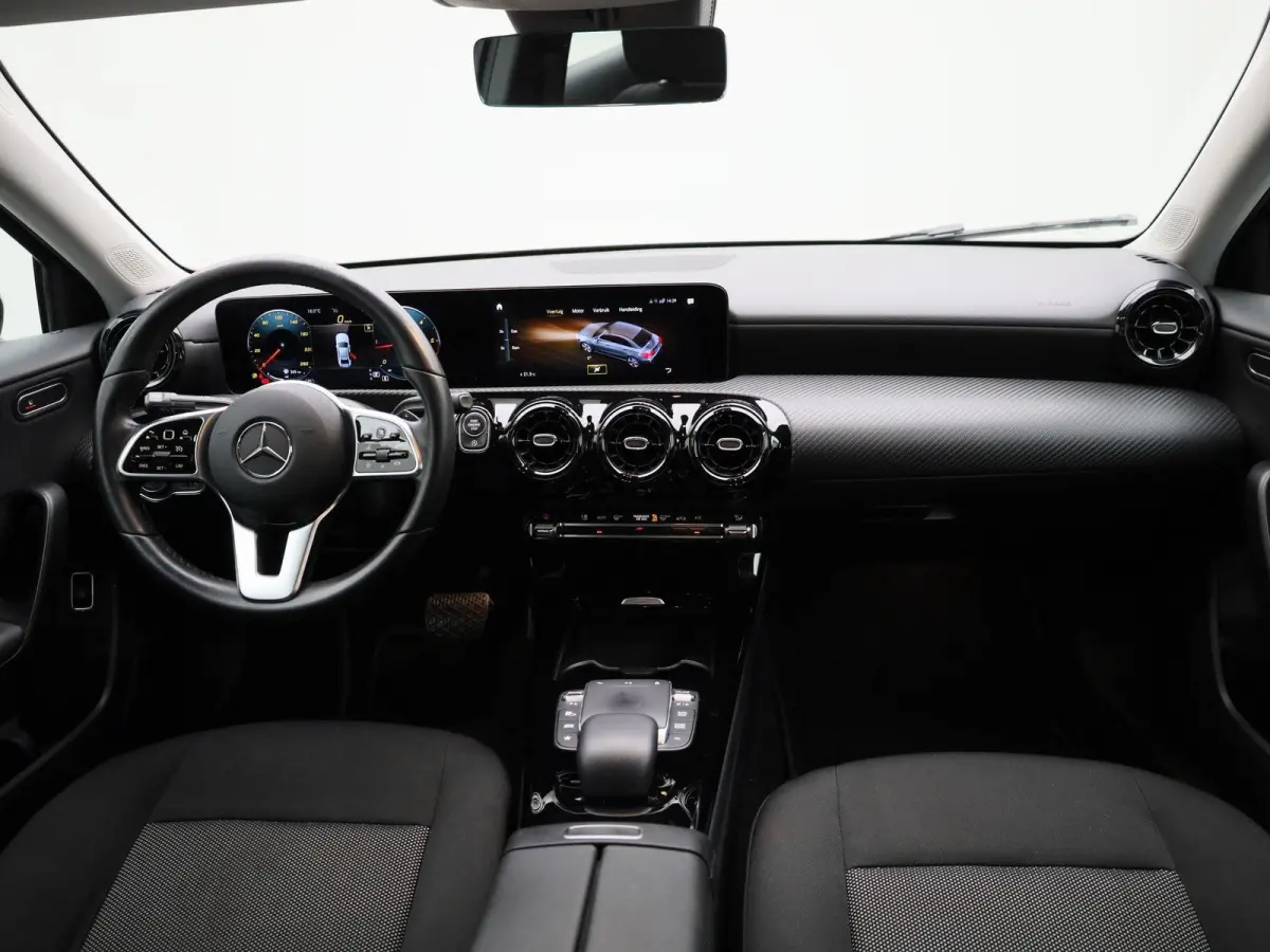200 d SEDAN | AUTOMAAT | NAVIGATIE | CLIMATE CONTROL | CAMERA