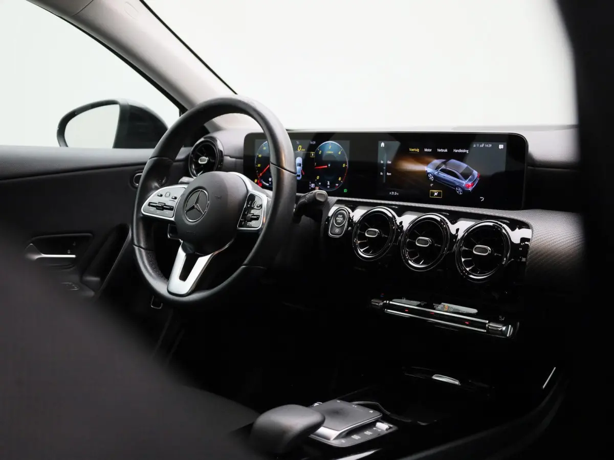 200 d SEDAN | AUTOMAAT | NAVIGATIE | CLIMATE CONTROL | CAMERA