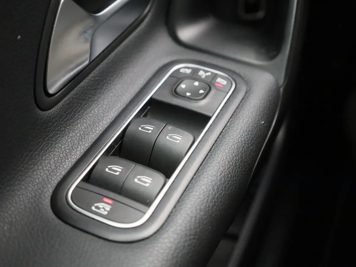 200 d SEDAN | AUTOMAAT | NAVIGATIE | CLIMATE CONTROL | CAMERA