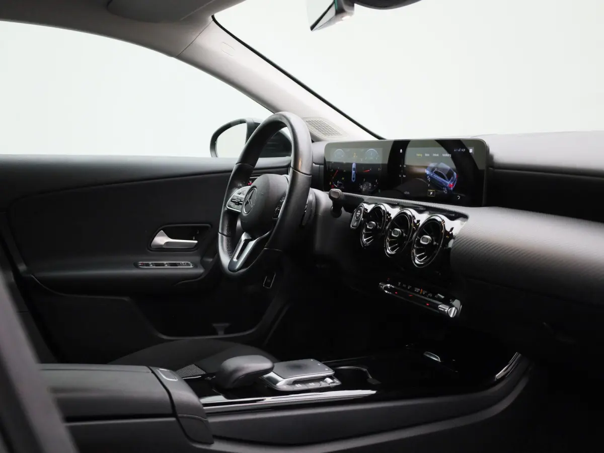 200 d SEDAN | AUTOMAAT | NAVIGATIE | CLIMATE CONTROL | CAMERA
