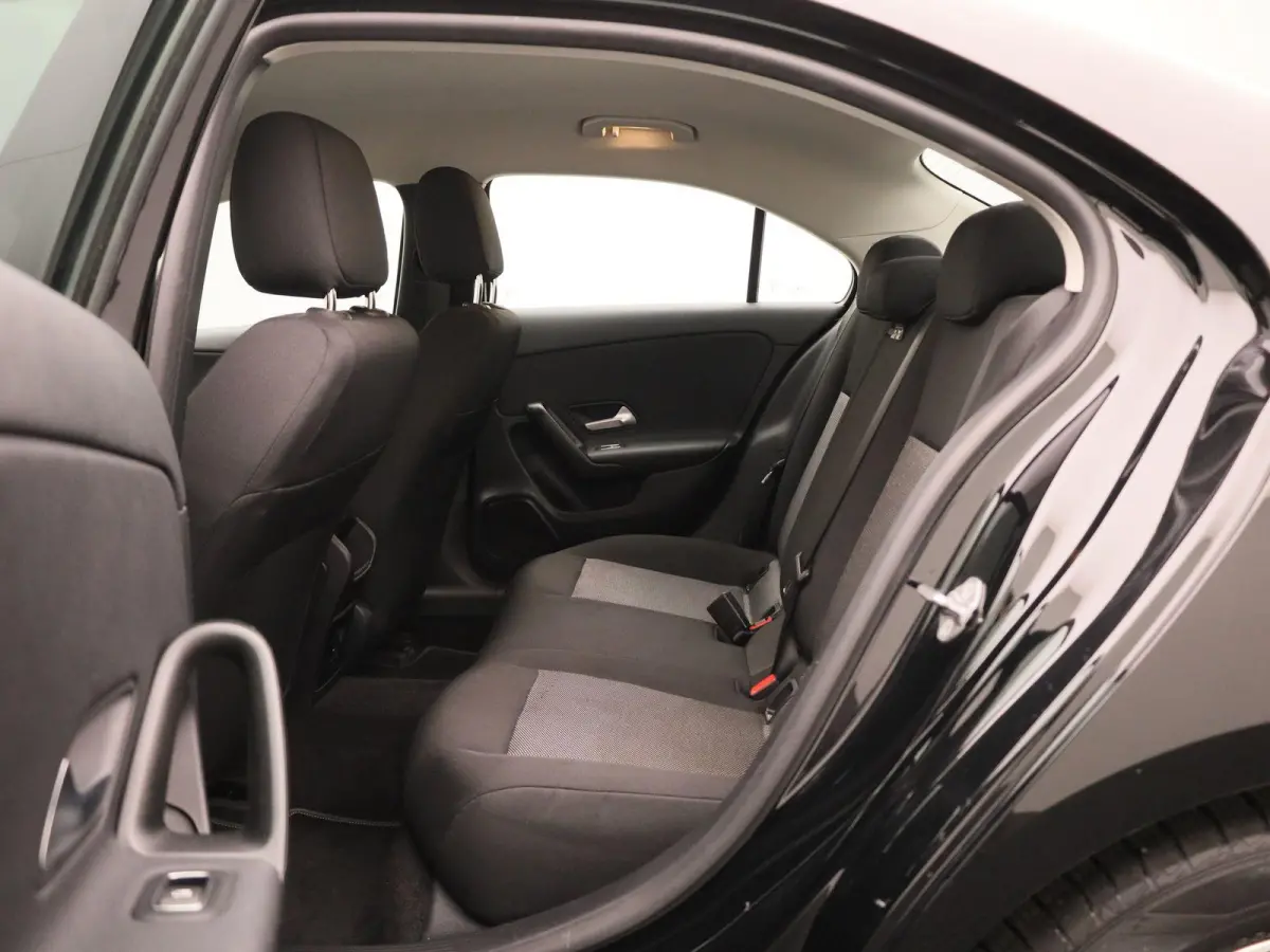 200 d SEDAN | AUTOMAAT | NAVIGATIE | CLIMATE CONTROL | CAMERA