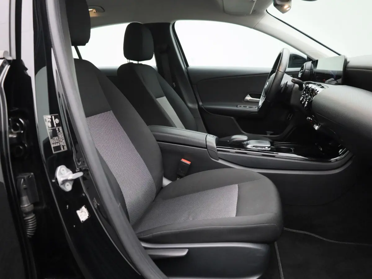 200 d SEDAN | AUTOMAAT | NAVIGATIE | CLIMATE CONTROL | CAMERA