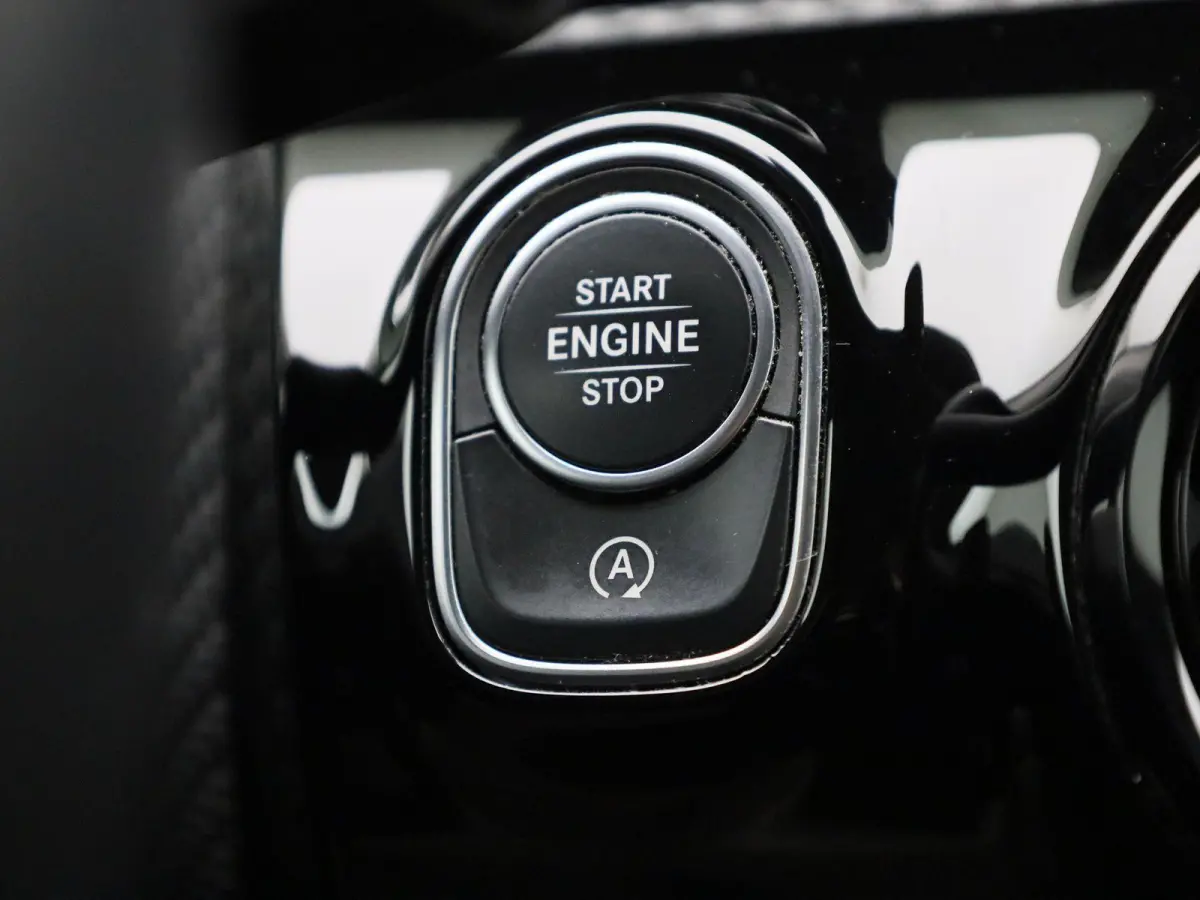 200 d SEDAN | AUTOMAAT | NAVIGATIE | CLIMATE CONTROL | CAMERA