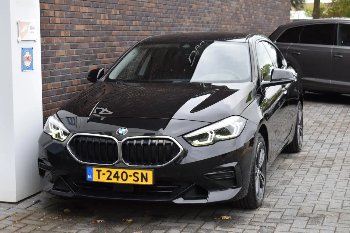 220i LEDER SPORTSTOELEN VIRTUAL NAVI
